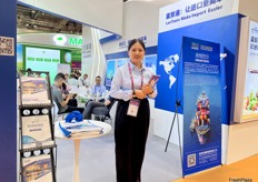 Mrs Chen of Lanhai Supply Chain Group, an integrated supply chain management and logistics service provider based in Shenzhen. / 蓝海供应链集团的陈女士，该公司是一家总部位于深圳的综合供应链管理和物流服务提供商。 