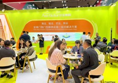 Asia Global provides a one-stop solution for the door-to-door fresh food supply chain. The company received many visitors at the stand. / 亚洲环球为门到门生鲜供应链提供一站式解决方案。该公司在展位上接待了众多参观者。 