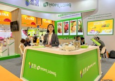 The Hope Long exports a wide range of fruit and vegetables from China. / 水发从中国出口各种水果和蔬菜。 