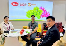 The team of wikeegroup. The company is located in Anyue County, Sichuan. Lemons and grapes are their main export products. / 四川省维记农业集团有限公司。该公司位于四川省安岳县。柠檬和葡萄是他们的主要出口产品。 