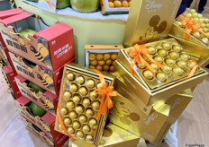 Beautifully packaged tangerine from One Fruit. / 来自 One Fruit 的包装精美的蜜柑。 