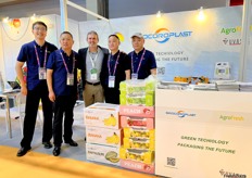 Sinocoroplast team with a representative from AgroFresh (middle). / Sinocoroplast 团队与 AgroFresh 代表（中）。 