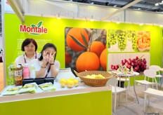 Montale stand. The company is based in Sichuan province. Lemon is their main exported product. / Montale 展位。该公司总部位于四川省。柠檬是他们的主要出口产品。 