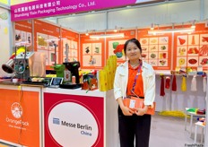 The packaging manufacturer, Shandong Yixin Packaging Technology has a range of packaging products on display at the exhibition. / 包装制造商山东翼新包装科技有限公司在展会上展出了一系列包装产品。 